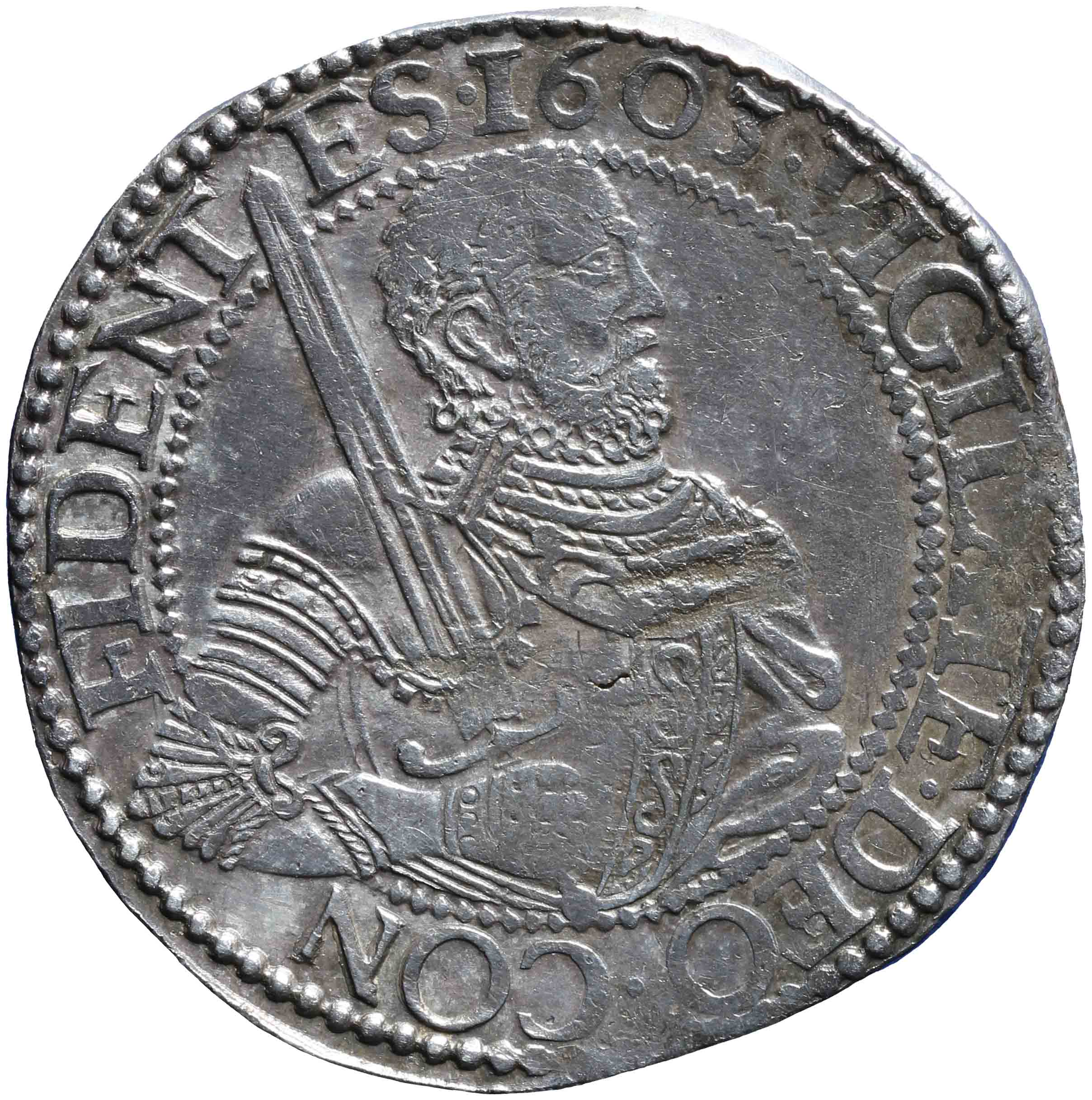 Afbeelding van de voorzijde. Gelderse of gehelmde rijksdaalder of prinsendaalder. Inventarisnummer:1957-0086
