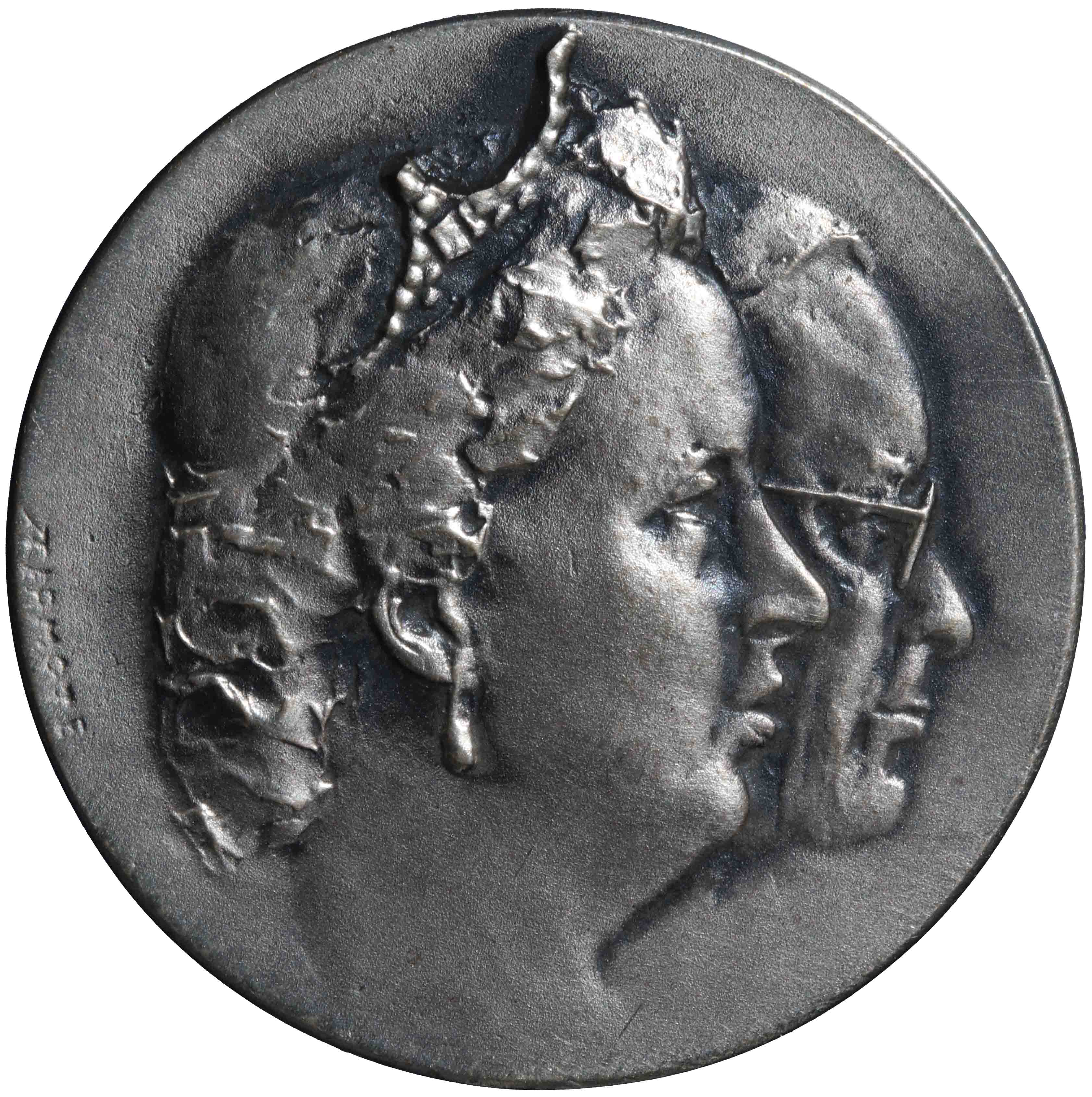 Image of the obverse. Zilveren huwelijk van H.M. Koningin Juliana en Z.K.H. Prins Bernhard. Inventory number:HNM-12269