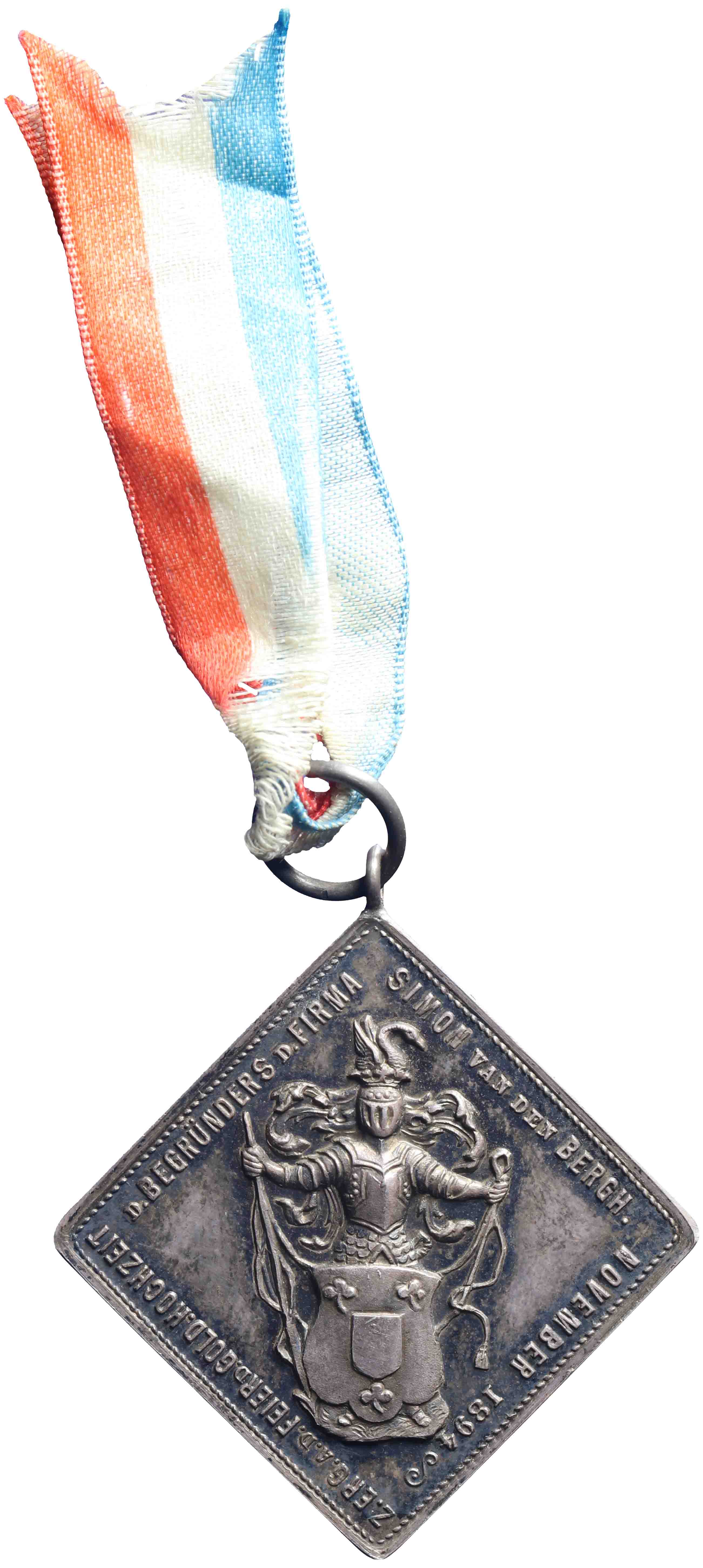 Afbeelding van de voorzijde. Vijftigjarig huwelijk van S. van den Bergh en E. van der Wielen te Kleef gevierd. Inventarisnummer:PE-12100