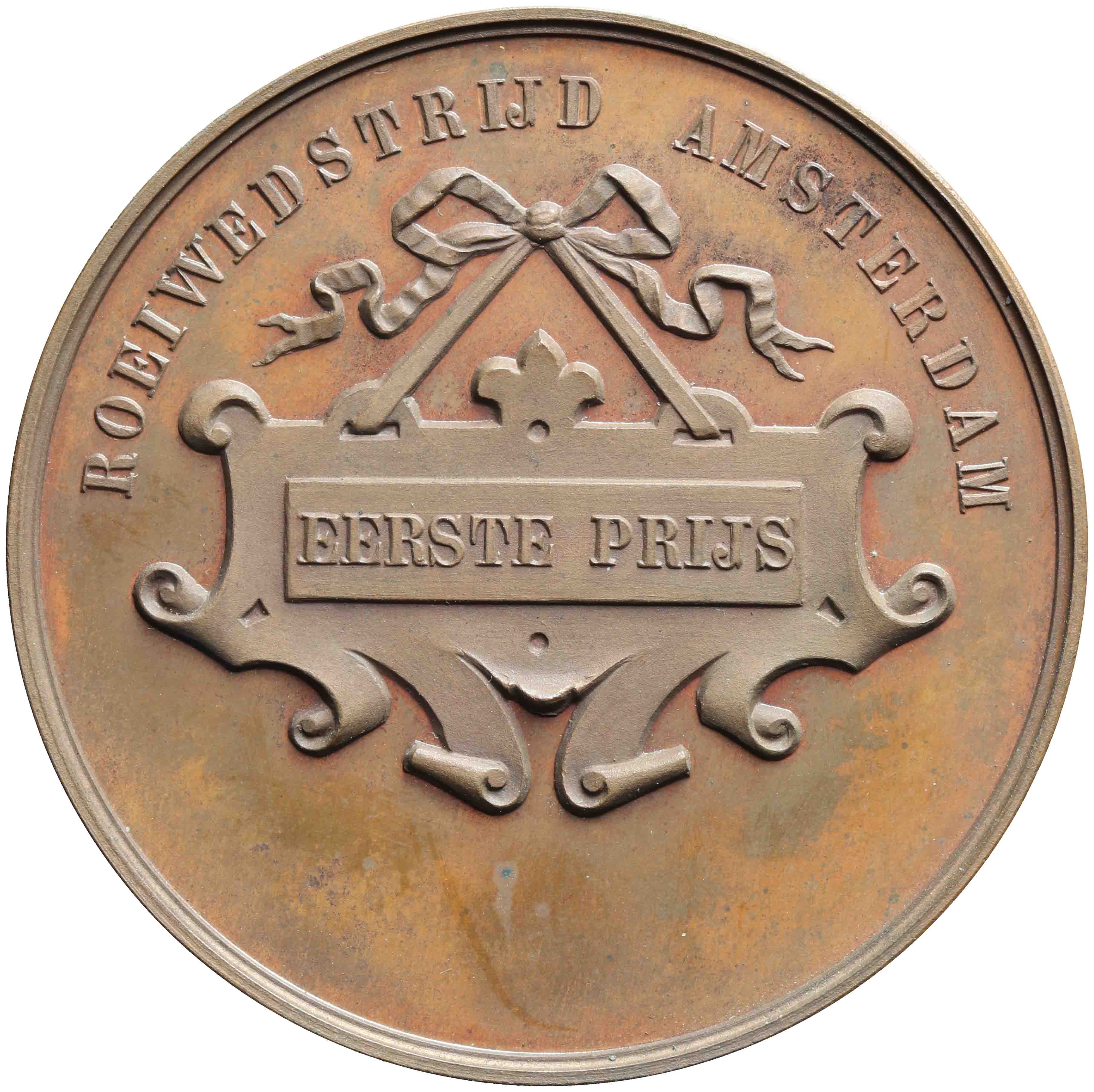 Afbeelding van de voorzijde. Amsterdam: 1e prijs in roeiwedstrijd van de Koninklijke Nederlandse Zeil- en Roeivereniging. Inventarisnummer:PE-13588